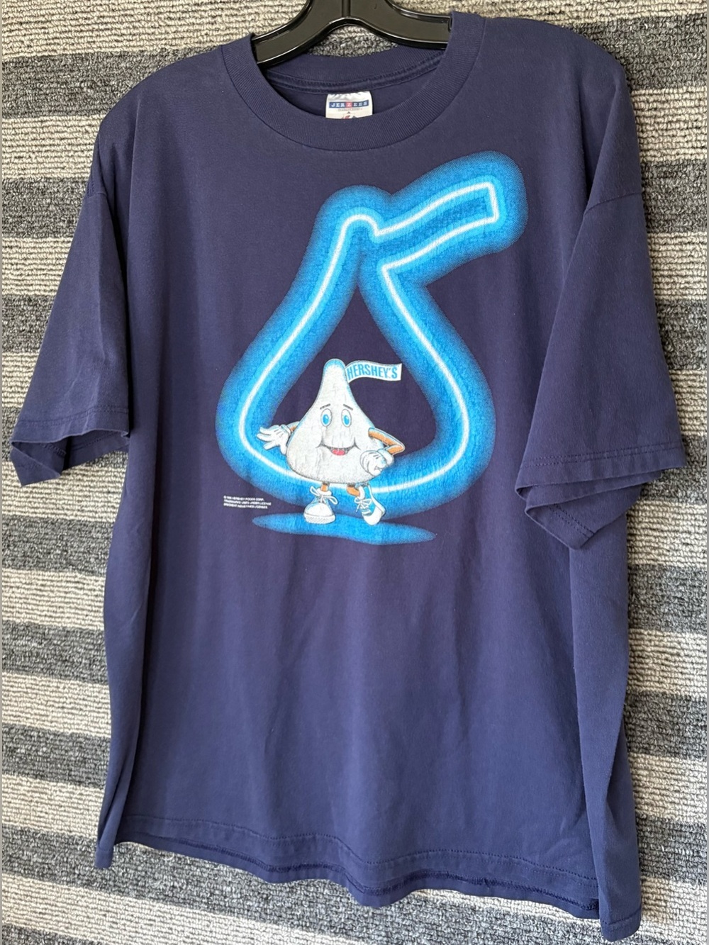 Vintage 1996 Hershey's Kiss Navy Blue Graphic T-Shirt Men’s XL
